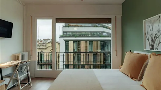 Rooms in Barcelona Eixample - photo 2