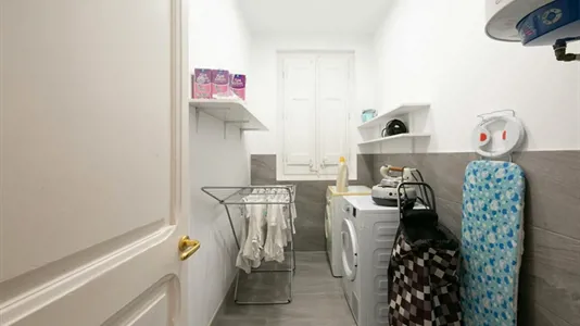Rooms in Barcelona Eixample - photo 2