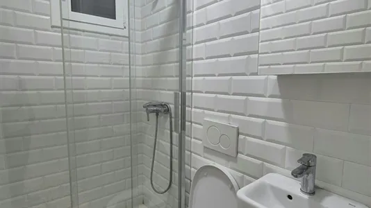 Rooms in Barcelona Sants-Montjuïc - photo 9