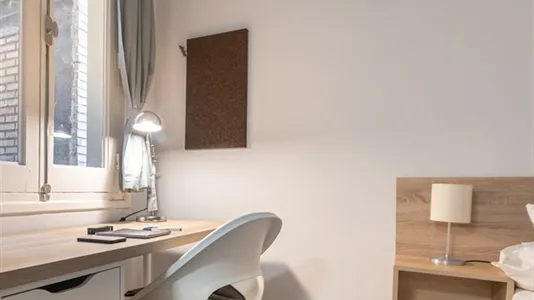 Rooms in Madrid Retiro - photo 9