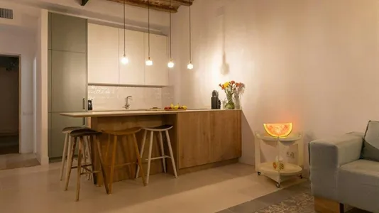 Rooms in Barcelona Ciutat Vella - photo 3