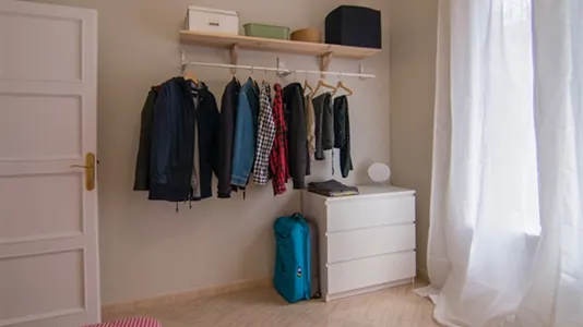 Rooms in Barcelona Eixample - photo 7