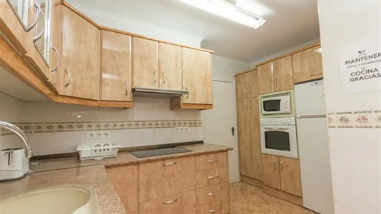 Rooms in Málaga - photo 9