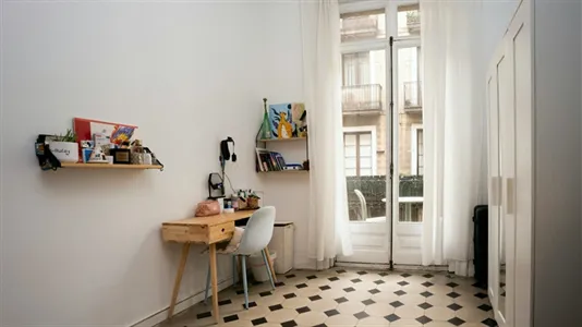 Rooms in Barcelona Ciutat Vella - photo 3