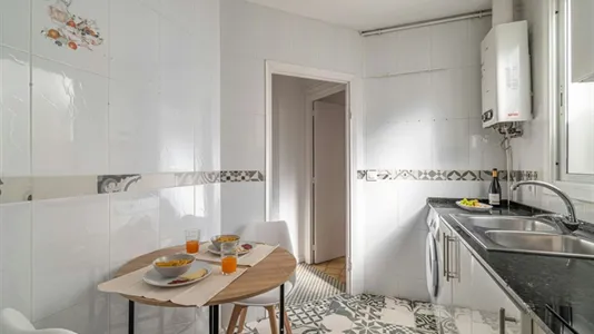 Rooms in Barcelona Ciutat Vella - photo 8