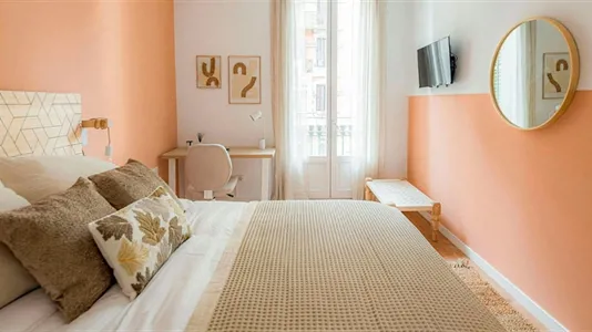 Rooms in Barcelona Eixample - photo 1