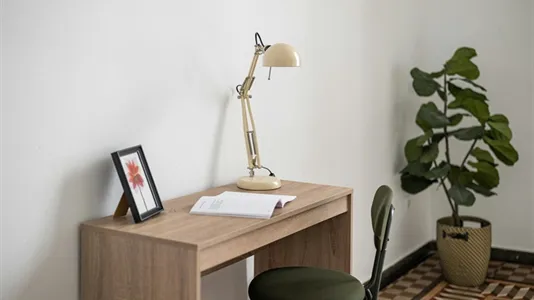 Rooms in Barcelona Ciutat Vella - photo 5