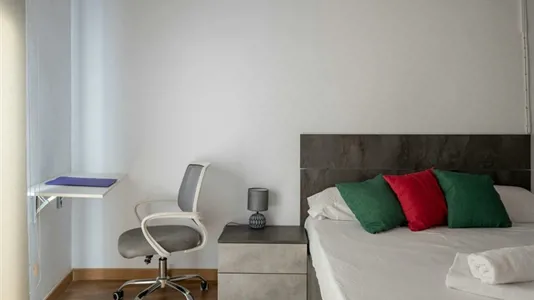 Rooms in Barcelona Ciutat Vella - photo 2