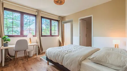 Room for rent in L'Haÿ-les-Roses, Île-de-France