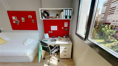 Room for rent in Madrid Moncloa-Aravaca, Madrid