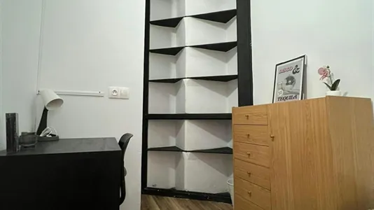 Rooms in Barcelona Ciutat Vella - photo 10