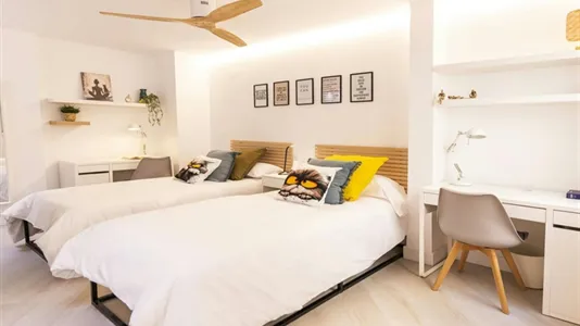 Rooms in Málaga - photo 1