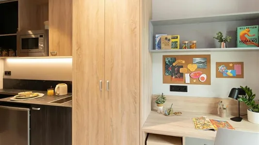 Rooms in Cornellà de Llobregat - photo 2