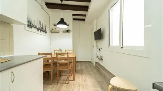 Rooms in Barcelona Ciutat Vella - photo 8