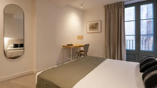 Apartments in Barcelona Ciutat Vella - photo 2
