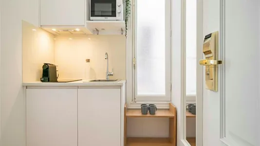 Rooms in Madrid Centro - photo 7