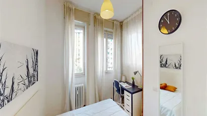 Room for rent in Milano Zona 6 - Barona, Lorenteggio, Milan