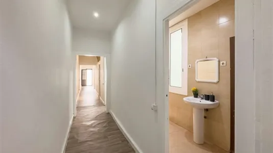 Rooms in Barcelona Ciutat Vella - photo 4