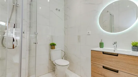 Rooms in Barcelona Eixample - photo 9