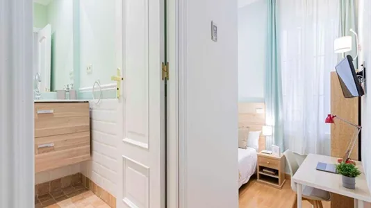 Rooms in Madrid Centro - photo 9