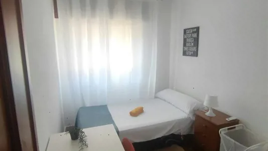 Rooms in Almería - photo 2