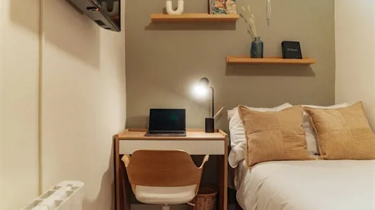 Rooms in Barcelona Ciutat Vella - photo 2
