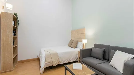 Rooms in Madrid Centro - photo 5