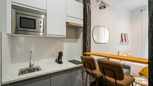 Rooms in Madrid Centro - photo 9