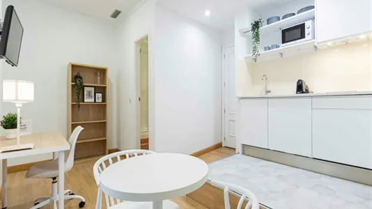 Rooms in Madrid Centro - photo 9