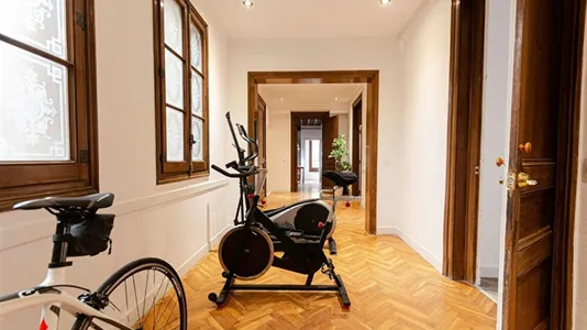 Rooms in Barcelona Ciutat Vella - photo 9