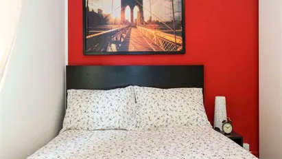 Room for rent in Milano Zona 6 - Barona, Lorenteggio, Milan