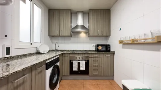 Rooms in Barcelona Ciutat Vella - photo 9