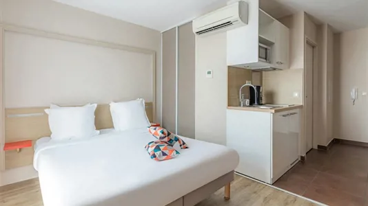 Apartments in Bordeaux - photo 2