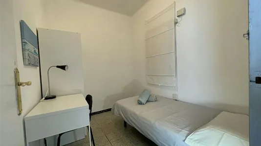 Rooms in Barcelona Sants-Montjuïc - photo 3