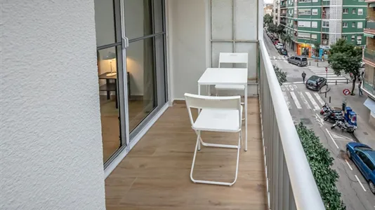 Rooms in el Camí de Vera - photo 3