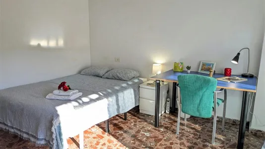 Rooms in Paterna - photo 1