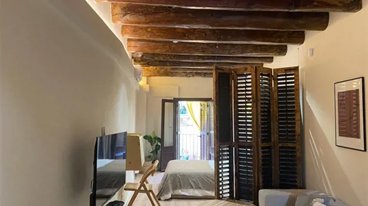 Apartments in Barcelona Ciutat Vella - photo 2
