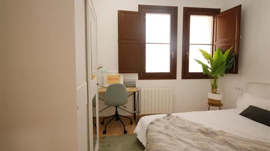 Rooms in Barcelona Ciutat Vella - photo 3