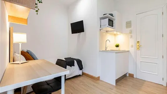 Rooms in Madrid Centro - photo 4