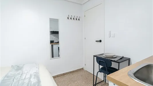 Rooms in Mislata - photo 9