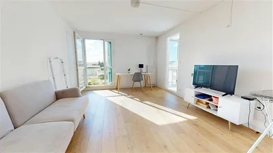 Rooms in Nîmes - photo 3
