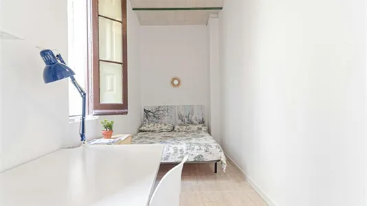 Rooms in Barcelona Ciutat Vella - photo 2