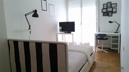 Room for rent in Milano Zona 6 - Barona, Lorenteggio, Milan