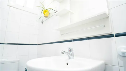 Rooms in Barcelona Eixample - photo 10