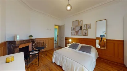 Room for rent in L'Haÿ-les-Roses, Île-de-France