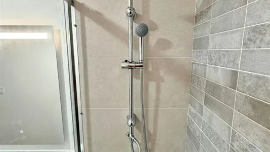 Rooms in Mislata - photo 7