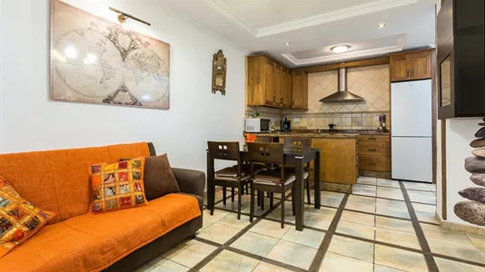 Houses in Conil de la Frontera - photo 1