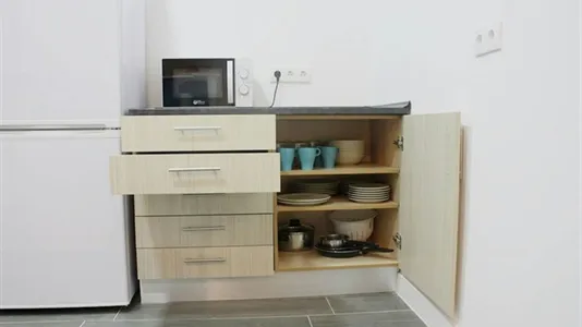 Rooms in Madrid Salamanca - photo 9