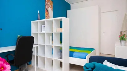 Room for rent in Milano Zona 8 - Fiera, Gallaratese, Quarto Oggiaro, Milan