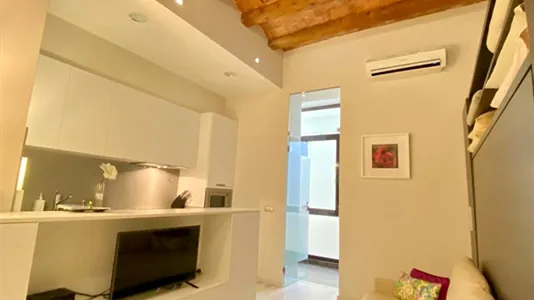 Apartments in Barcelona Eixample - photo 2